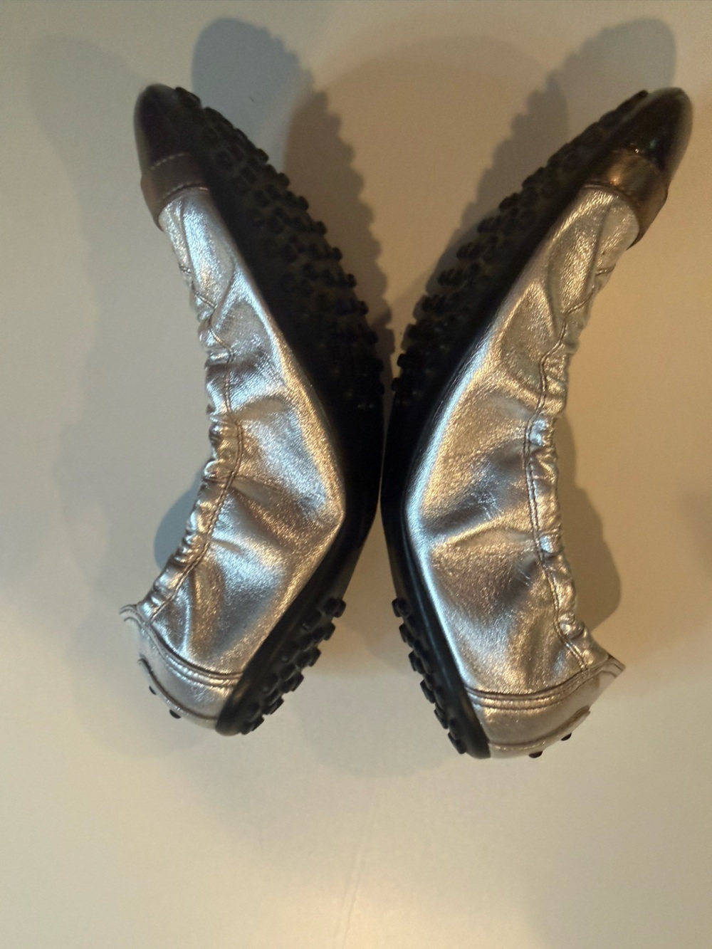 Women’s Tod’s Metallic Silver Ballet Flats with Black Cap Toe size 6 - Picture 5 of 9